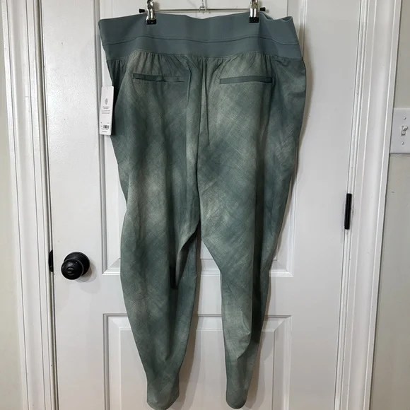 *NEW* ATHLETA NOLITA SLIM TAPERED PRINTED CROP PANT SIZE 20 - Picture 9 of 11